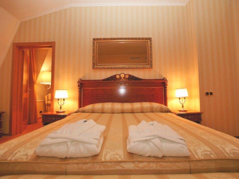 Optima Collection Podil Plaza Hotel Киев Екстериор снимка