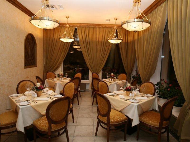 Optima Collection Podil Plaza Hotel Киев Екстериор снимка