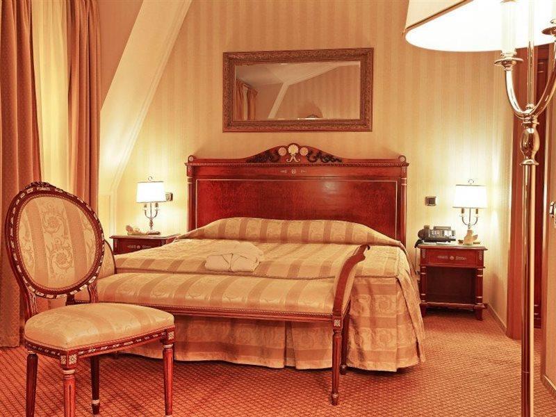 Optima Collection Podil Plaza Hotel Киев Екстериор снимка