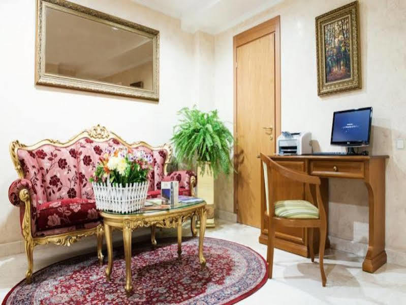 Optima Collection Podil Plaza Hotel Киев Екстериор снимка