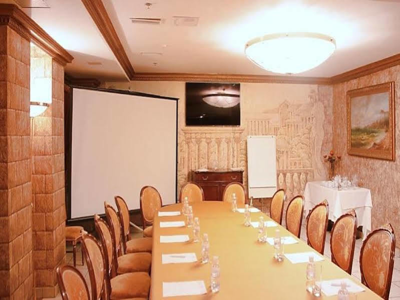 Optima Collection Podil Plaza Hotel Киев Екстериор снимка