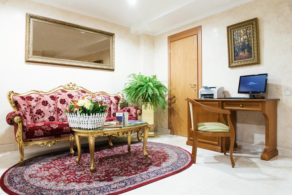 Optima Collection Podil Plaza Hotel Киев Екстериор снимка