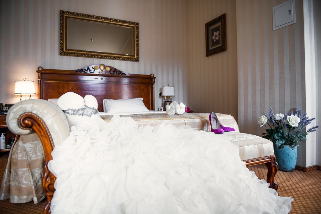 Optima Collection Podil Plaza Hotel Киев Екстериор снимка