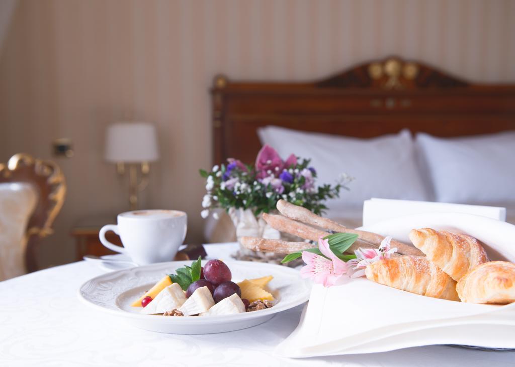 Optima Collection Podil Plaza Hotel Киев Екстериор снимка