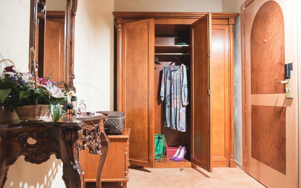 Optima Collection Podil Plaza Hotel Киев Екстериор снимка
