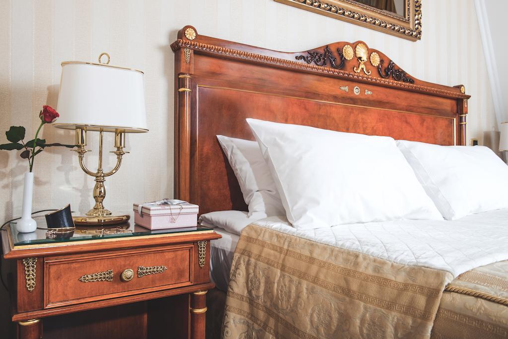 Optima Collection Podil Plaza Hotel Киев Екстериор снимка