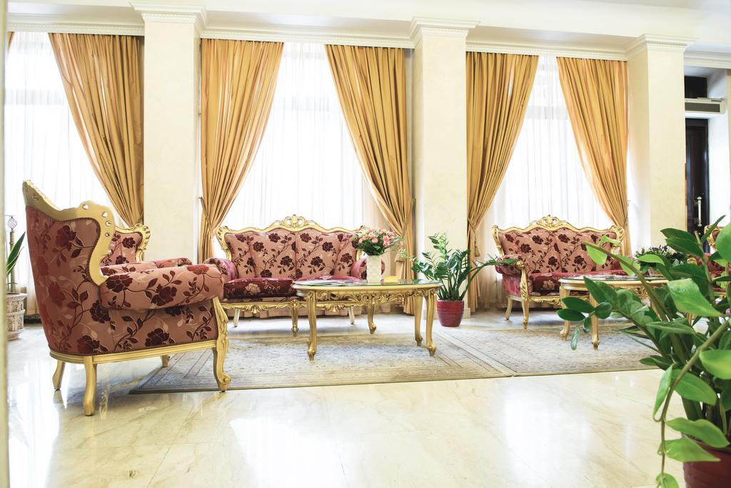 Optima Collection Podil Plaza Hotel Киев Екстериор снимка