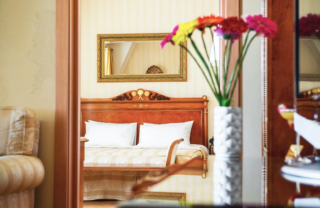 Optima Collection Podil Plaza Hotel Киев Екстериор снимка