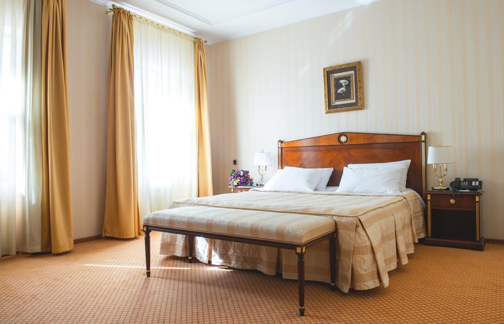 Podol Plaza Hotel Киев Екстериор снимка