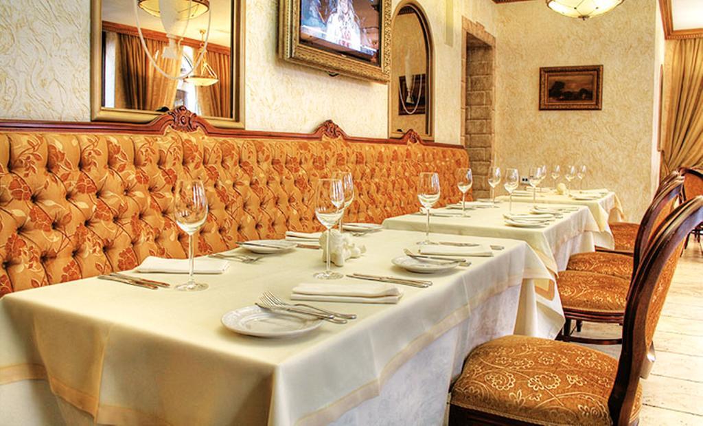 Optima Collection Podil Plaza Hotel Киев Ресторант снимка