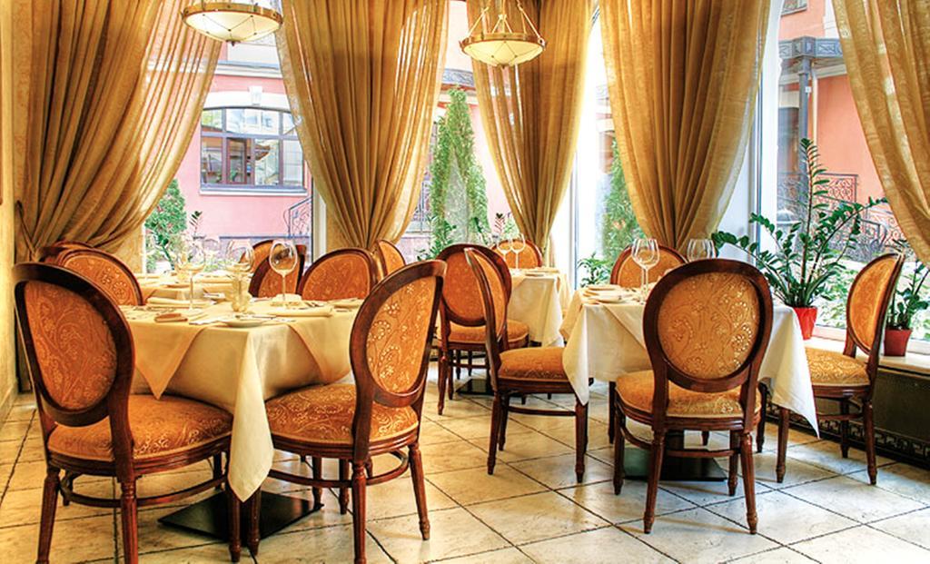 Optima Collection Podil Plaza Hotel Киев Ресторант снимка