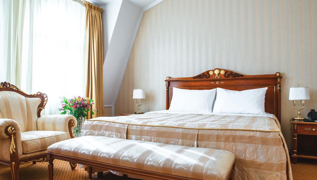 Optima Collection Podil Plaza Hotel Киев Екстериор снимка
