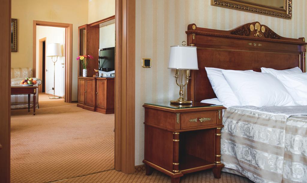 Optima Collection Podil Plaza Hotel Киев Екстериор снимка